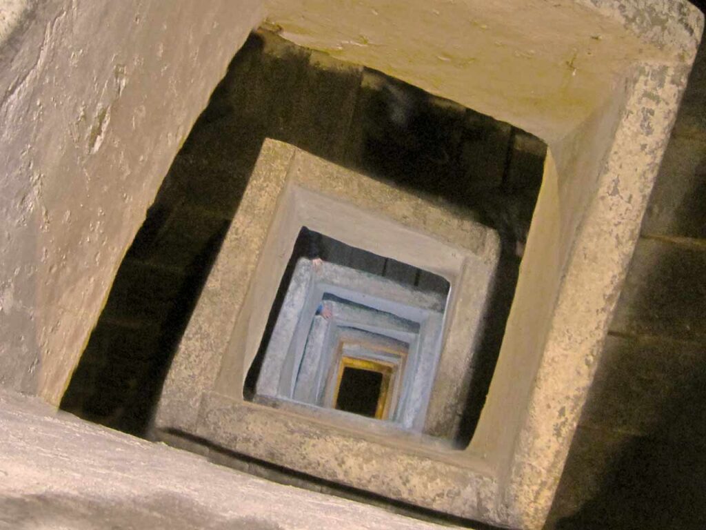 Napoli Sotterranea Unteriridisches Neapel Scala Scavata